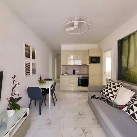 Апартаменты New 2 Bedrooms Gold Flat At Canteras With Balcony And Free Parking *
